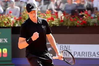 Sinner cruised into the last 16 in Rome.