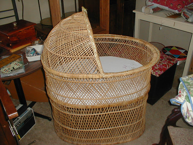 Antique Bassinet Wicker2