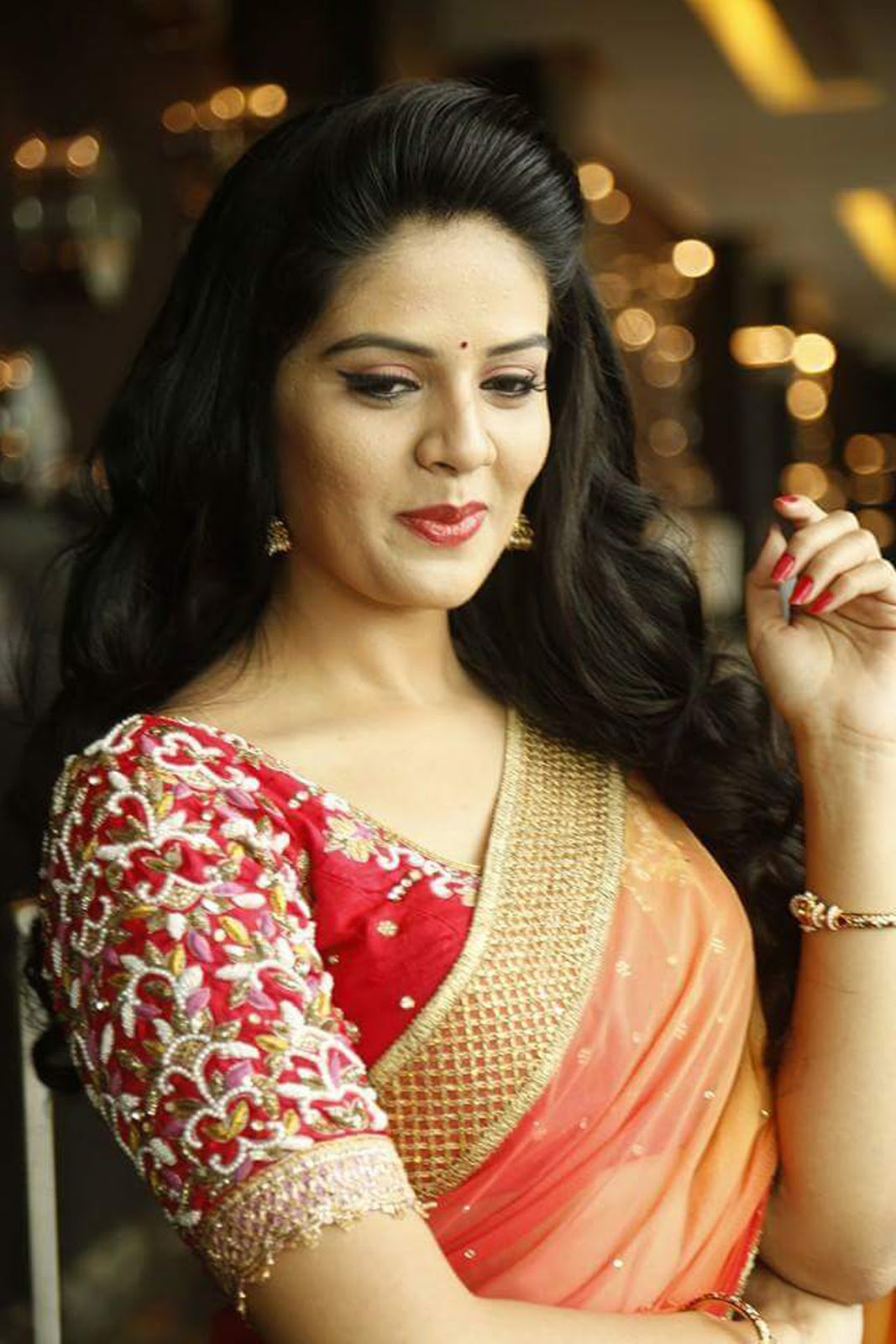 Actress Sreemukhi Latest HD Images/PhotoShoot In Saree