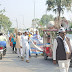 आम आदमी पार्टी के कार्यकर्ताओं ने झाड़ू लगाओ,गन्दगी भगाओ के नारे के साथ निकाली पदयात्रा