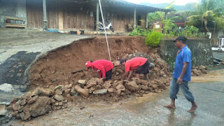 Tanah longsor di Sokomerto Kepatihan