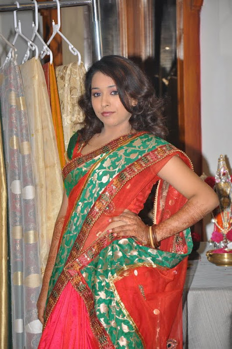 model zeba saree unseen pics