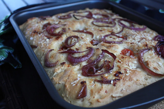 focaccia leipä leivonta italia italialainen karamellisoitu sipuli