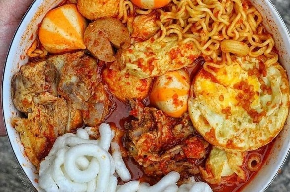 Ternyata ini Alasan Cewek Suka Makan Seblak