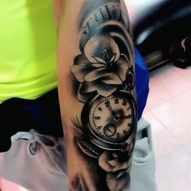 Kumpulan Tato 3D Jam Paling Keren | Clock Tattoo Design