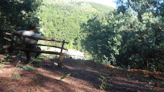 banco con vistas al balneario