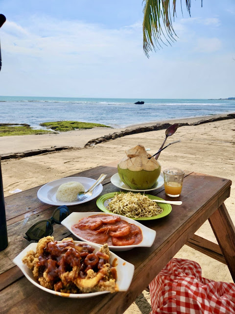 Lunch by the beach