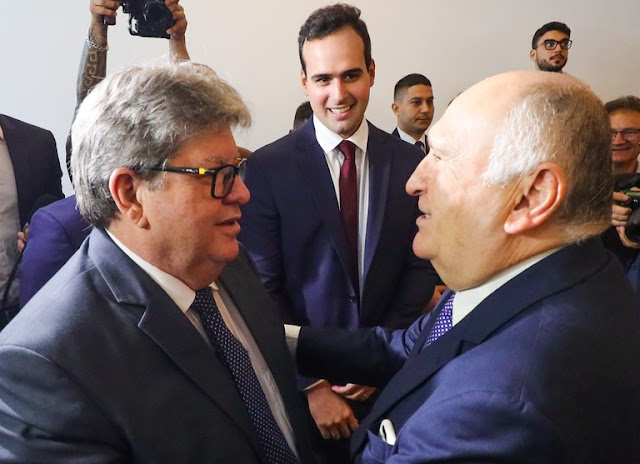 João Azevêdo prestigia posse de novo presidente do TCE-PB, conselheiro Nominando Diniz