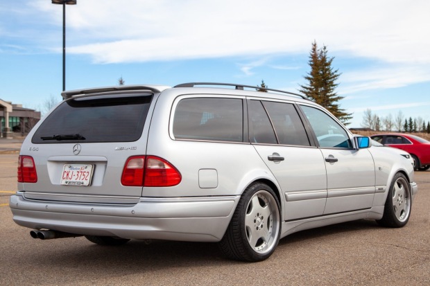 Mercedes-Benz W 210  E55 AMG T-Modell in brillantsilberner Lackierung