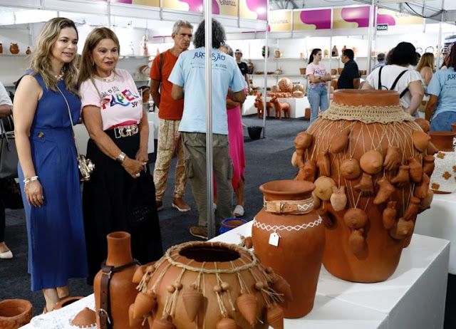 Primeira-dama do Estado visita Salão do Artesanato Paraibano e reforça compromissos do Governo com artesãos
