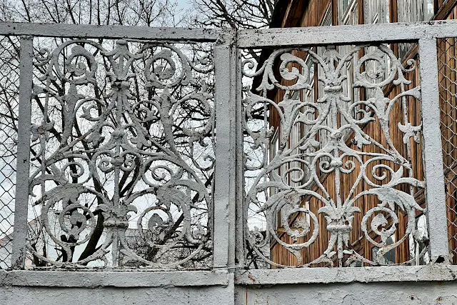Большой Дровяной переулок, ограда бывшей усадьбы Татарниковых
