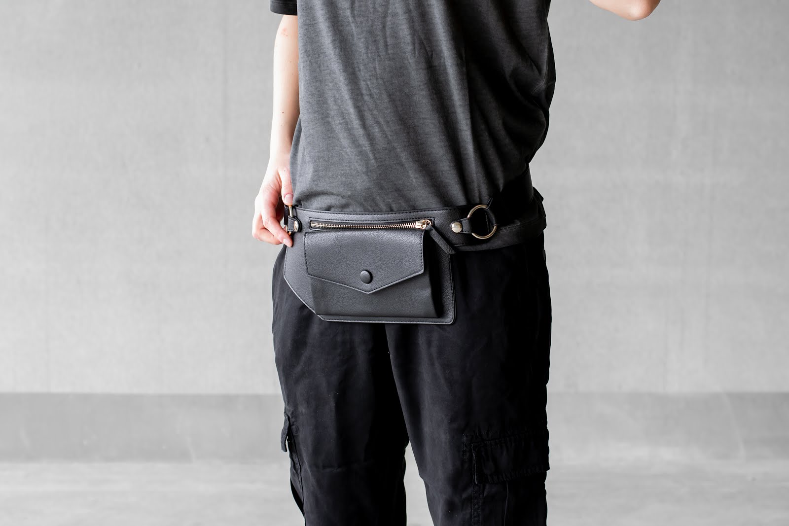 s.Oliver, belt bag, bum bag, minimal outfit, black, dad sneakers, street style, 2019, trends