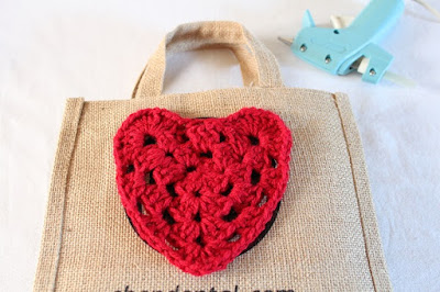 crochet, granny square, heart, tote bag, no-sew, free crochet pattern