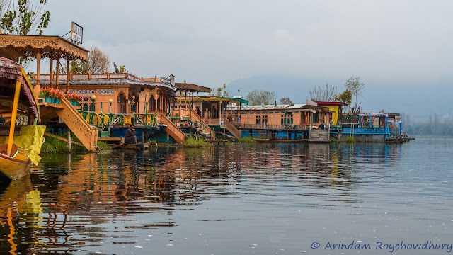 Houseboats stacked in Dal Lake Srinagar