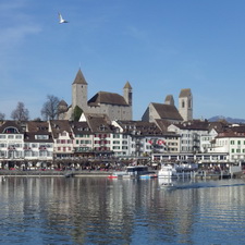 https://geheimtippreisen.blogspot.ch/2016/08/ein-blauer-tag-in-rapperswil.html