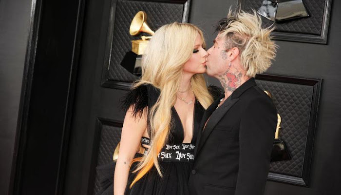 Avril Lavigne deslumbra con un vestido inesperado para su regreso triunfal a los Grammy