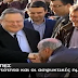 [Video] Θεσσαλονίκη: Φίλησε το χέρι του Ευάγγελου Βενιζέλου - Οι αποδοκιμασίες και η ευχή του προέδρου του ΠΑΣΟΚ