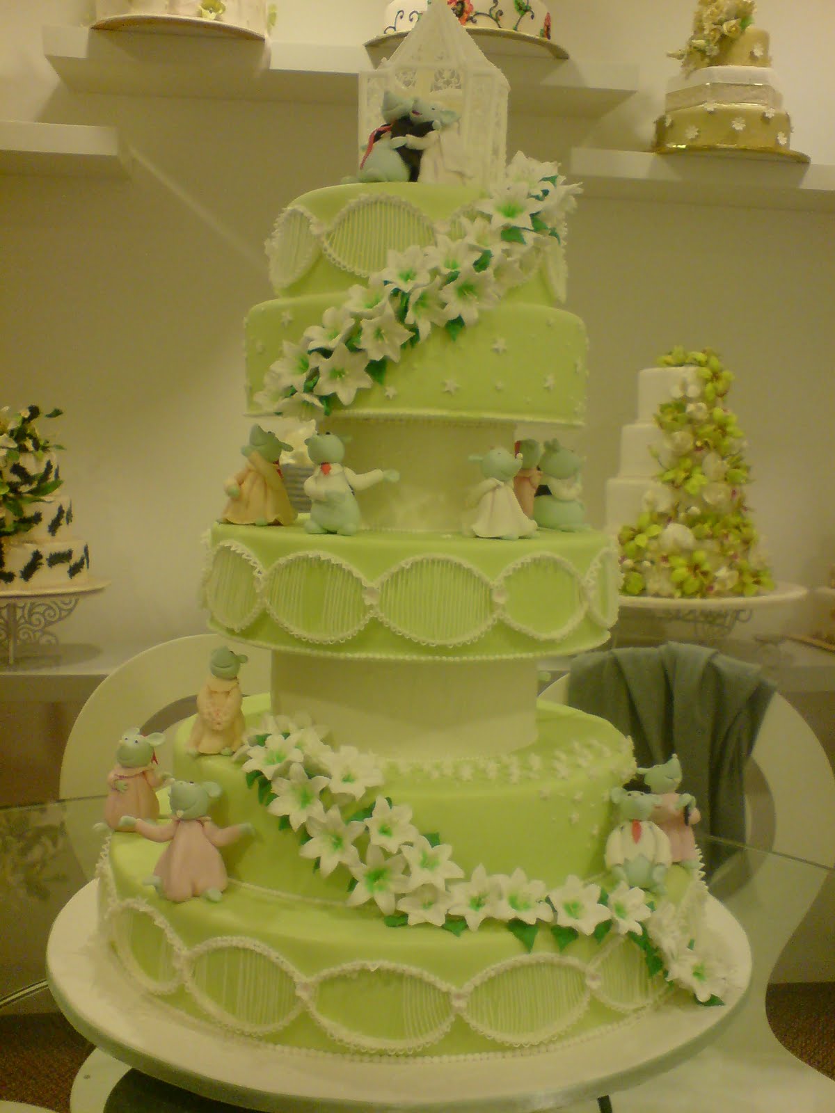 little white lily: Beautiful Cake Designs