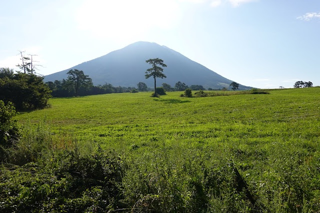 鳥取県西伯郡伯耆町小林　だいせん牧場　大山の眺望