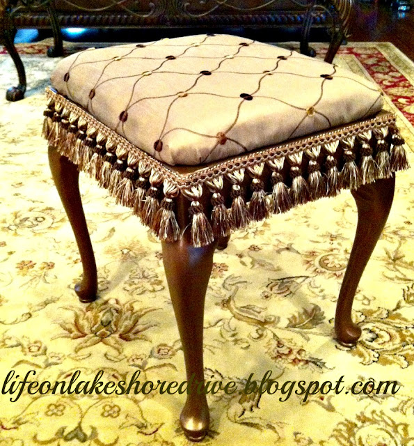 alt="queen anne stool makeover tutorial"