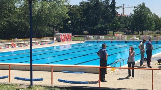 Torino, 21enne annega in piscina