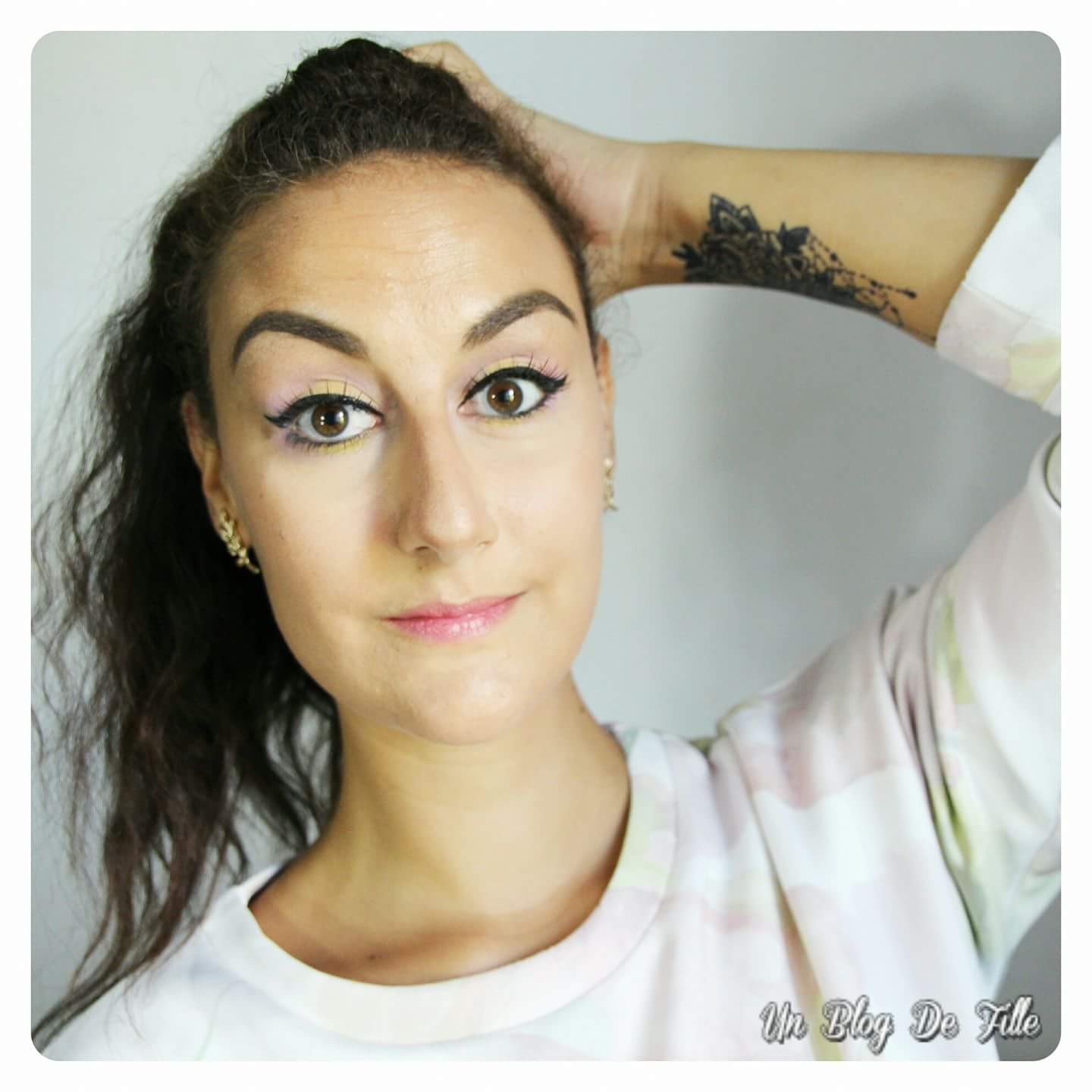 http://unblogdefille.blogspot.fr/2017/09/maquillage-rose-et-jaune-msc.html