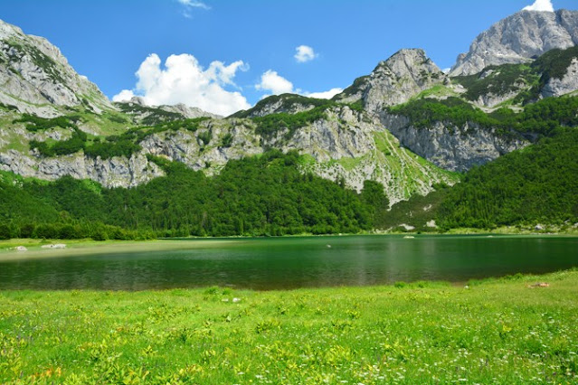 Horské jezero Trnovačko.