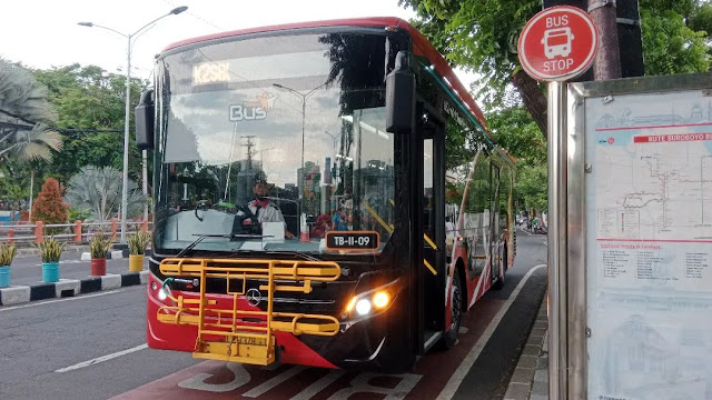 Halte bus surabaya