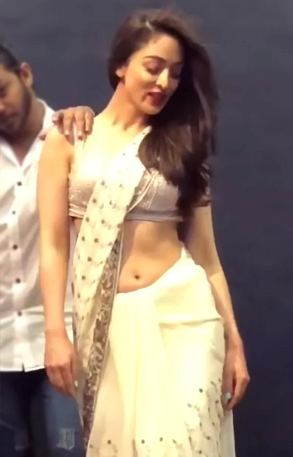 Sandeepa Dhar navel saree hot photos