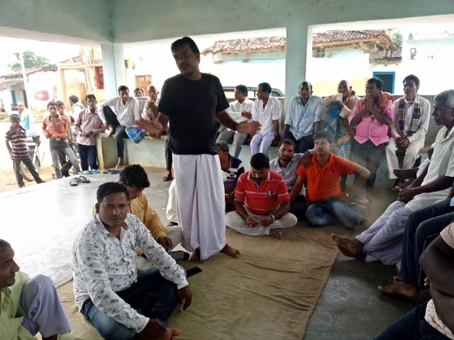 डंडई देवी धाम कर्पूरी चौपाल के प्रांगण में पूर्व सरपंच रामा प्रसाद की अध्यक्षता में  दुर्गा पूजा को लेकर ग्रामीणों ने किया बैठक।