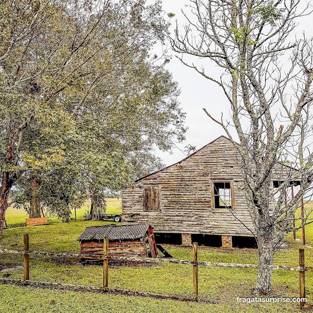 Casebre que servia de moradia a escravos da Laura Plantation, Luisiana, EUA