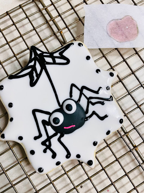 Spider cookie, spider web cookie, spider web decorated cookies, cookies, decorated cookies, trick or treat cookies, decorated cookies for Halloween, Halloween cookies, Halloween decorated cookies, the cookie couture cookies