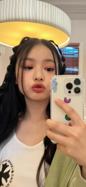 Hanni (Birth Name: Phạm Ngọc Hân / Hanni Pham), is a Vietnamese-Australian singer based in South Korea. She is a member of the Kpop group NewJeans under ADOR. Hanni made her Kpop debut on August 1, 2022 at the age of 17.