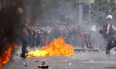 Atena luată cu asalt de protestatari