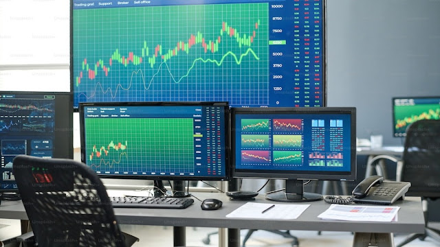Short-term stocks to purchase include IREDA and Apollo Hospitals, two of six equities that analysts predict will increase 7–16% over the next two to three weeks.
