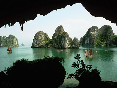 Die Halong Bucht in Vietnam ist ein Weltwunder der Natur