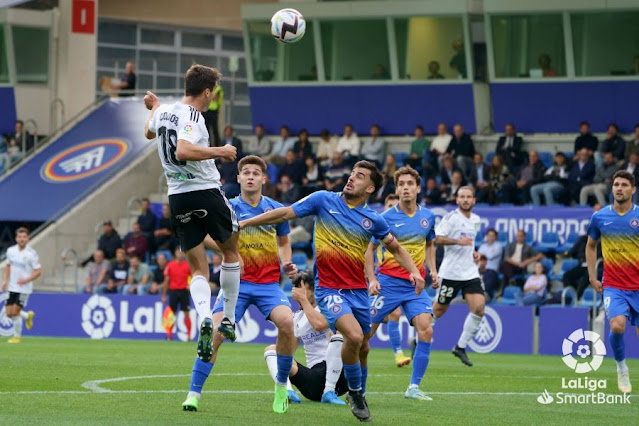 Córdoba remata de cabeza en el Andorra-Burgos