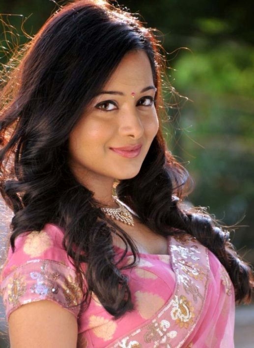 Preetika-Rao-cute-in-pink-saree+(11).jpg