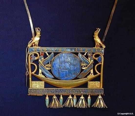 The jewelry industry in ancient Egypt .