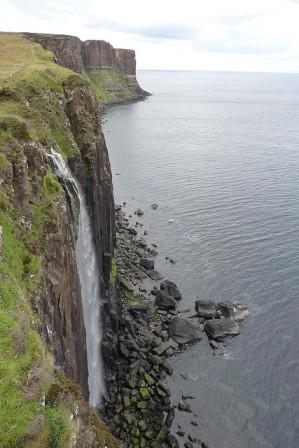 7 Air Terjun Terindah Yang Langsung Turun Ke Laut [ www.BlogApaAja.com ]