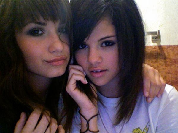 selena gomez and demi lovato on barney. Selena Gomez And Demi Lovato
