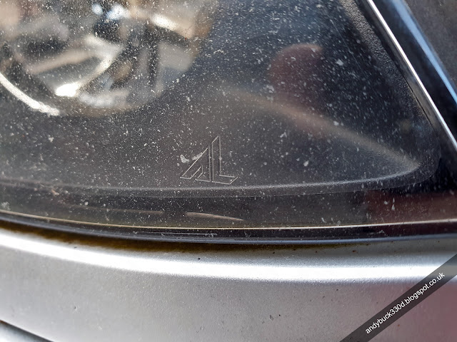 BMW E46 3 Series Facelift LCI Saloon Sedan Halogen AL Headlight Logo Close Up