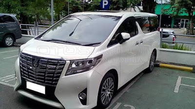 Toyota Alphard MPV exterior image