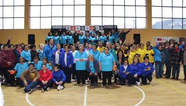 Recreación de Adultos Mayores en evento deportivo en Osorno