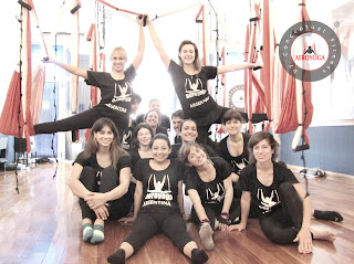 metodo-aeroyoga-en-buenos-aires-es-fiesta-formacion-profesional-profesorado-cursada-yoga-aerea-aero-aerial-airyoga-air-gravity-fly-flying-cordoba-santa-cruz-rosario-pergamino-neuquen-brailoche-punta-este-montevideo-santiago-chile-maestria-