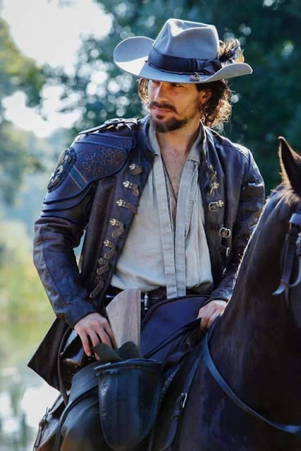 Santiago Cabrera Profile Pics Dp Images