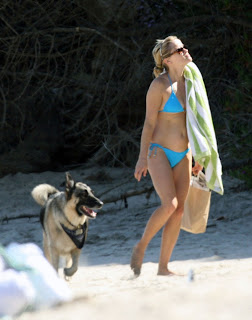Reese Witherspoon Bikini Moments