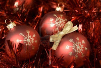 red christmas ornament balls wallpaper