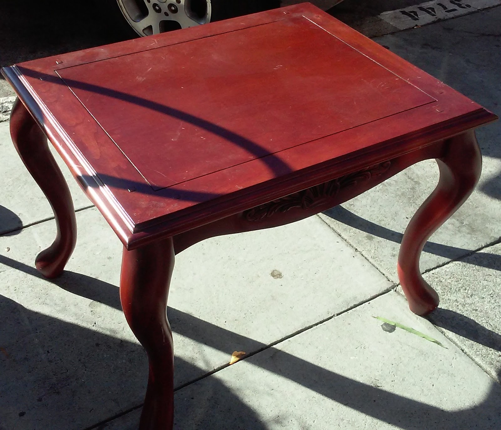 UHURU FURNITURE & COLLECTIBLES: SOLD **REDUCED** Cabriole-Leg End Table