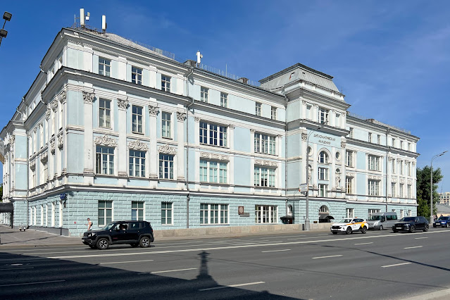 Зубовский бульвар, Садовое кольцо, Дипломатическая академия МИД (здание построено в 1875 году)